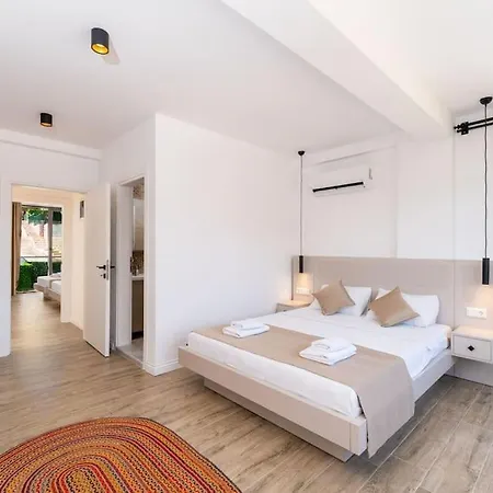 Brown Villa Kas